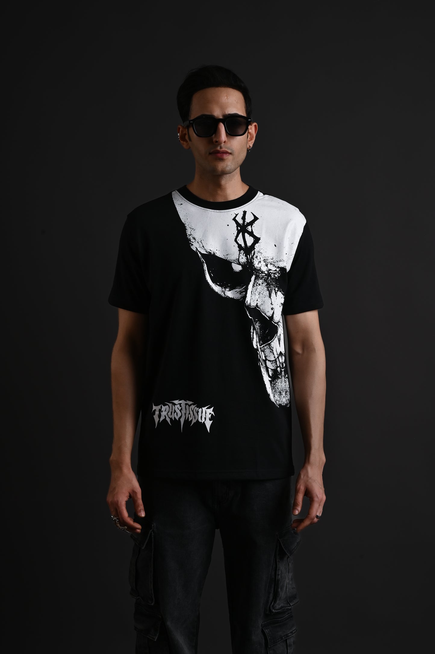 TRUST ISSUE TEE