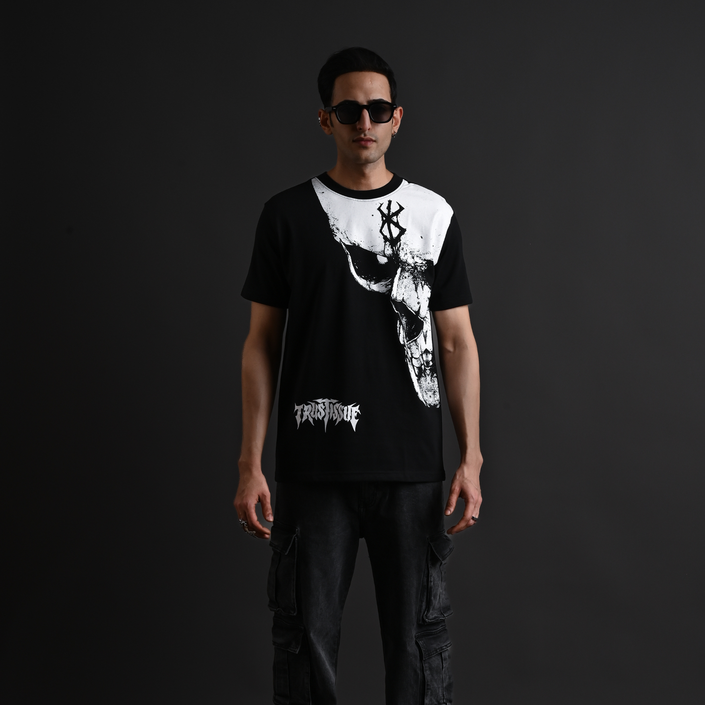 TRUST ISSUE TEE